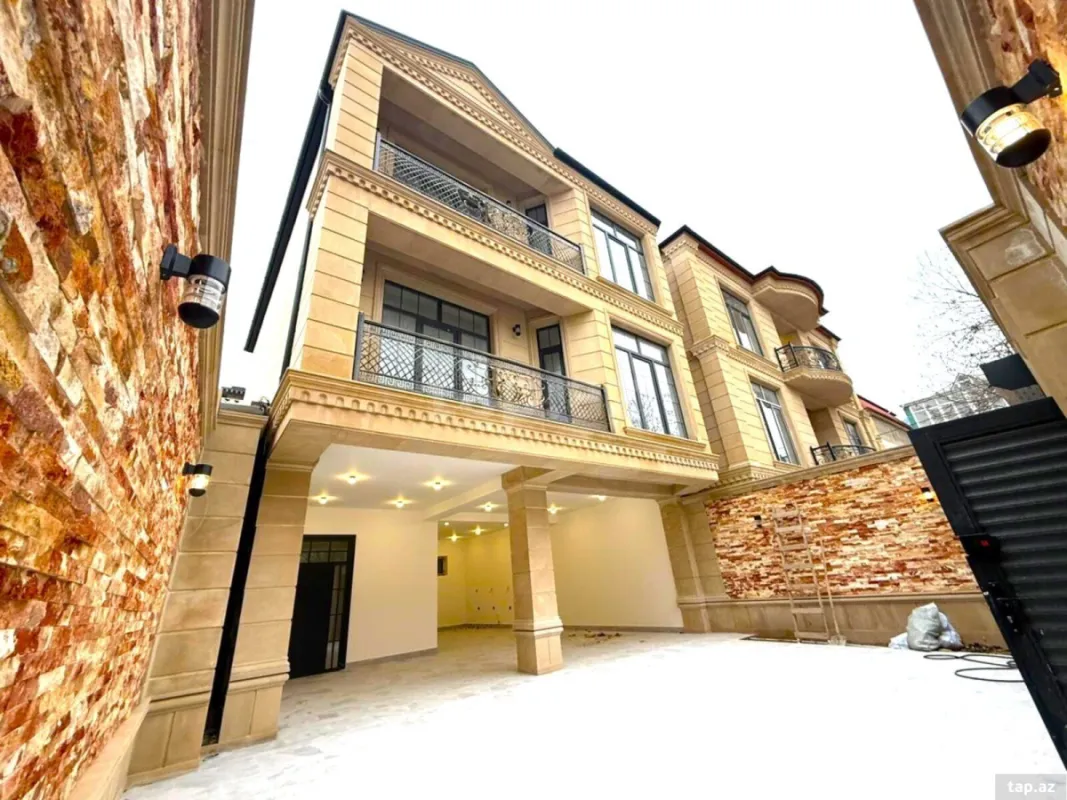 Satılır 6 otaqlı həyət evi