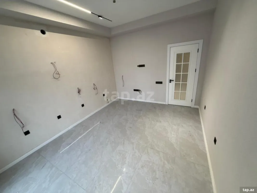 Satılır 6 otaqlı həyət evi