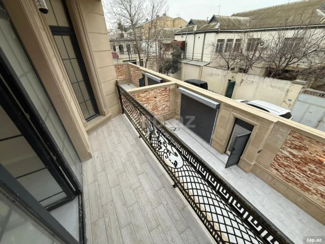 Satılır 6 otaqlı həyət evi