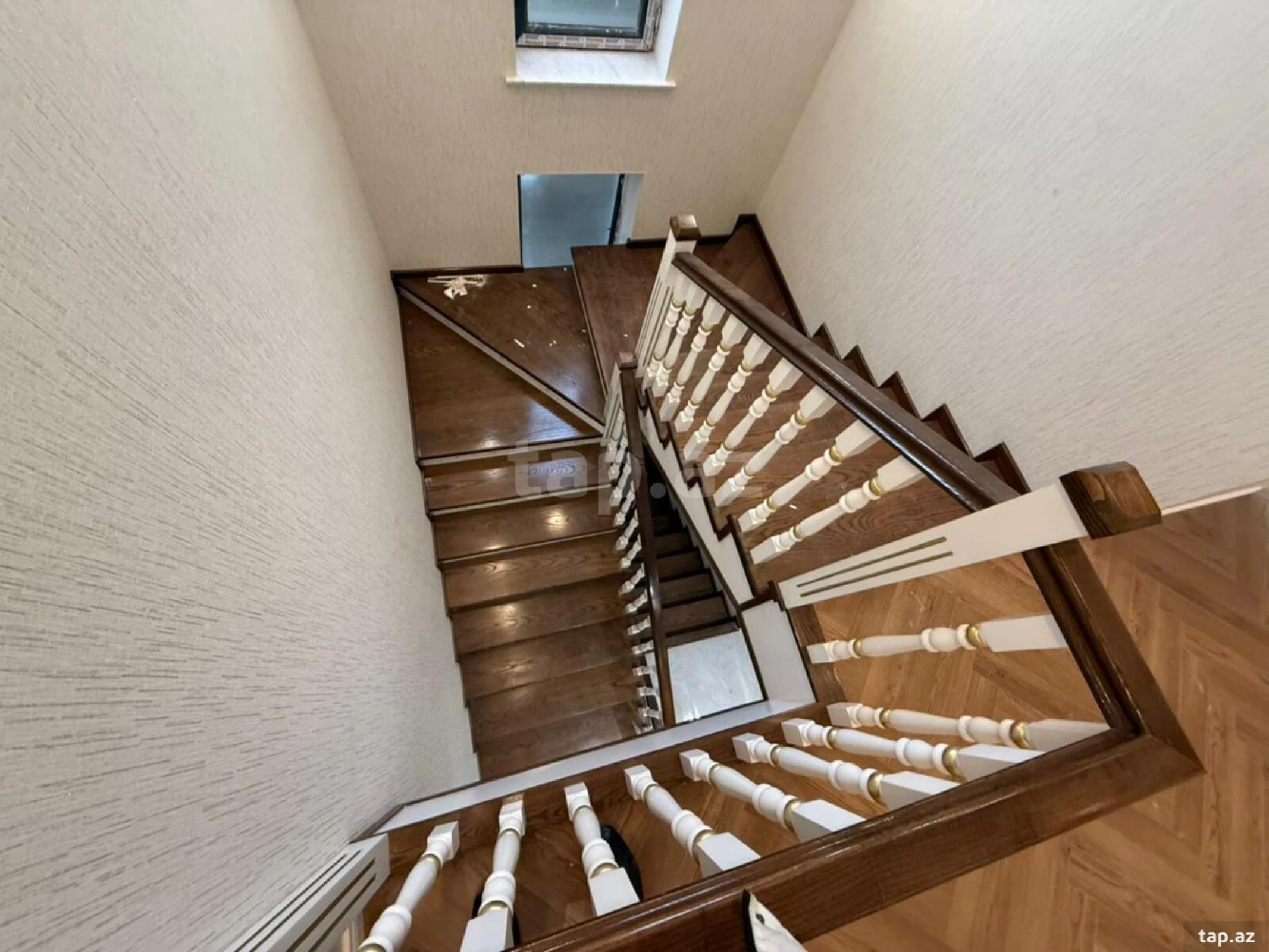 Satılır 6 otaqlı həyət evi