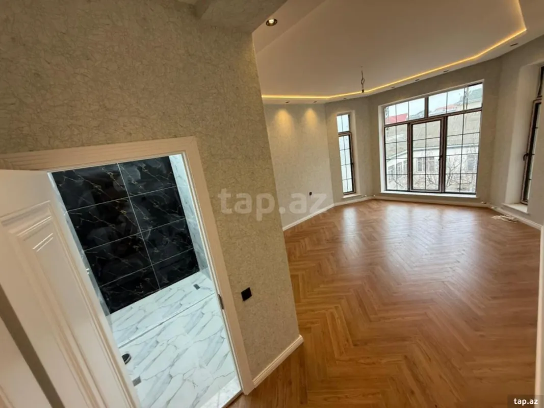 Satılır 6 otaqlı həyət evi