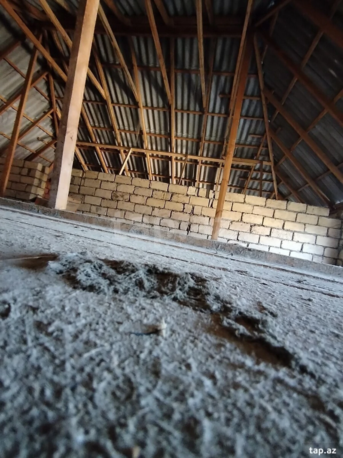 Satılır 5 otaqlı həyət evi