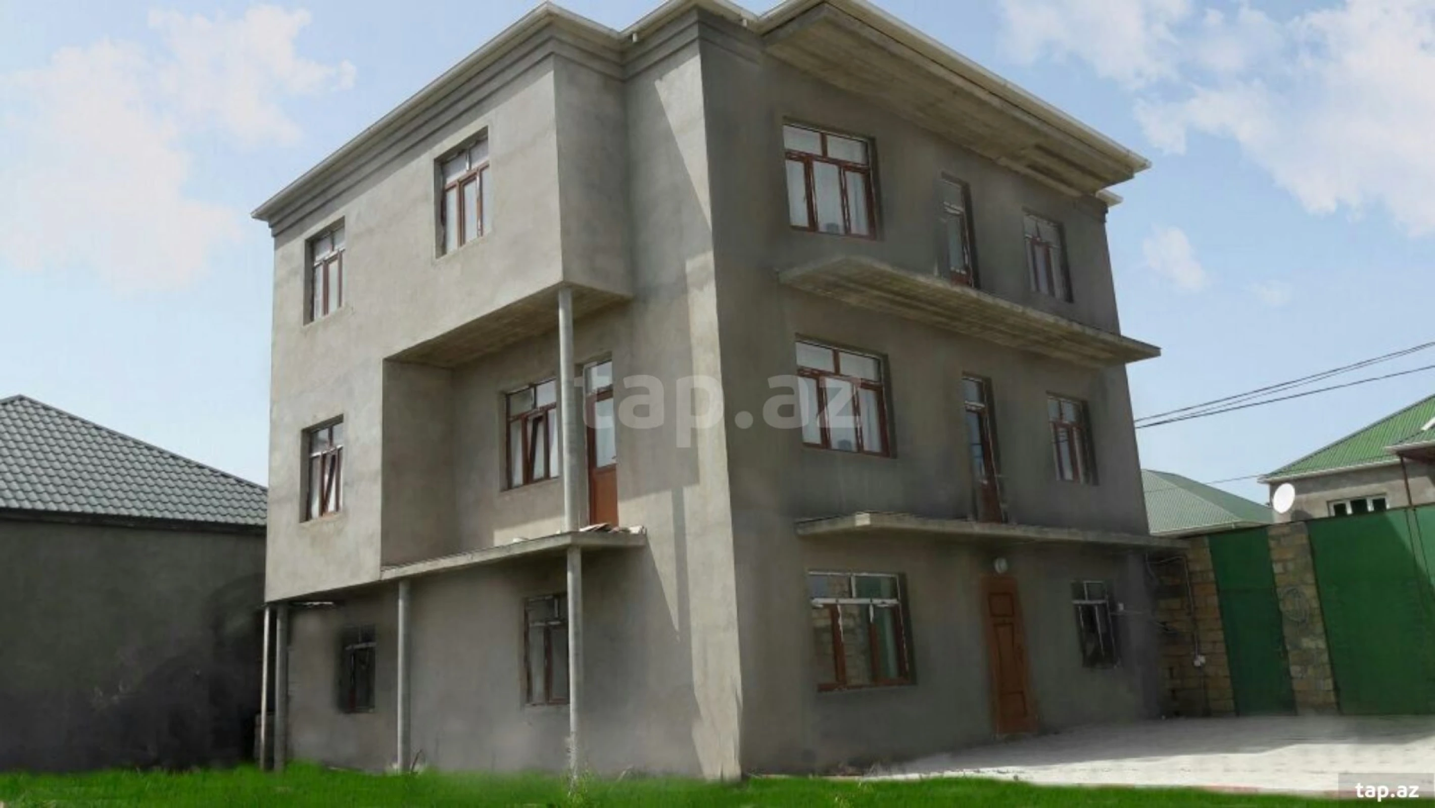 Satılır 7 otaqlı həyət evi 330 m²