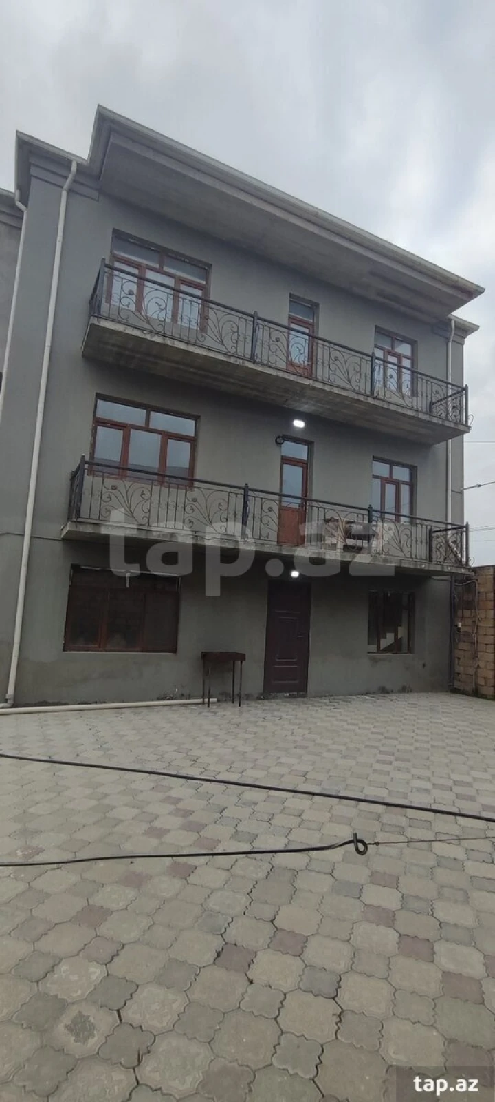 Satılır 7 otaqlı həyət evi 330 m²