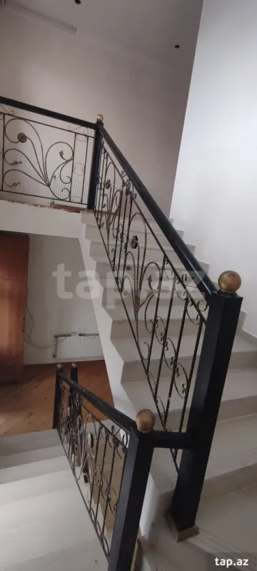 Satılır 7 otaqlı həyət evi 330 m²