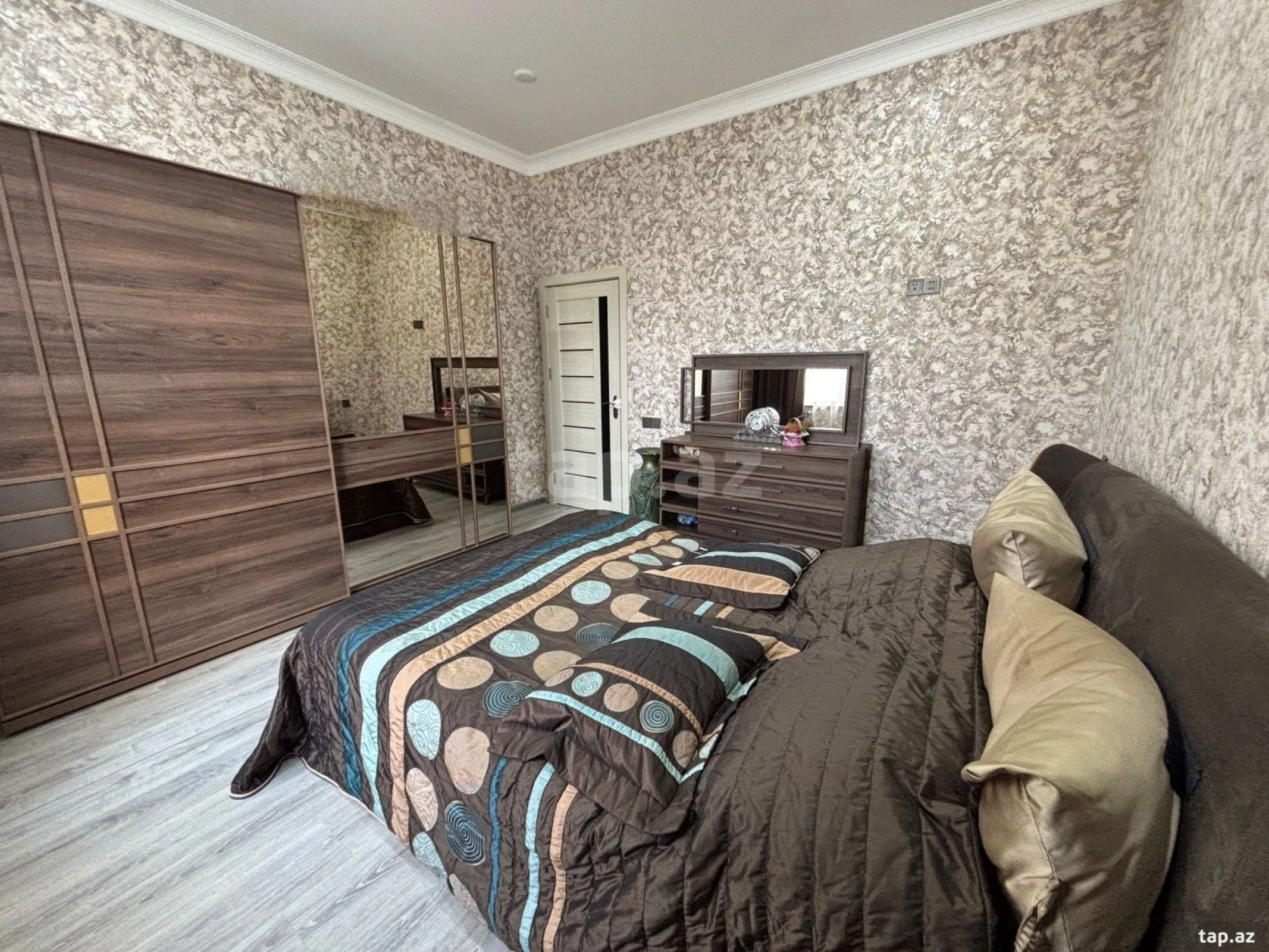 Satılır 4 otaqlı həyət evi