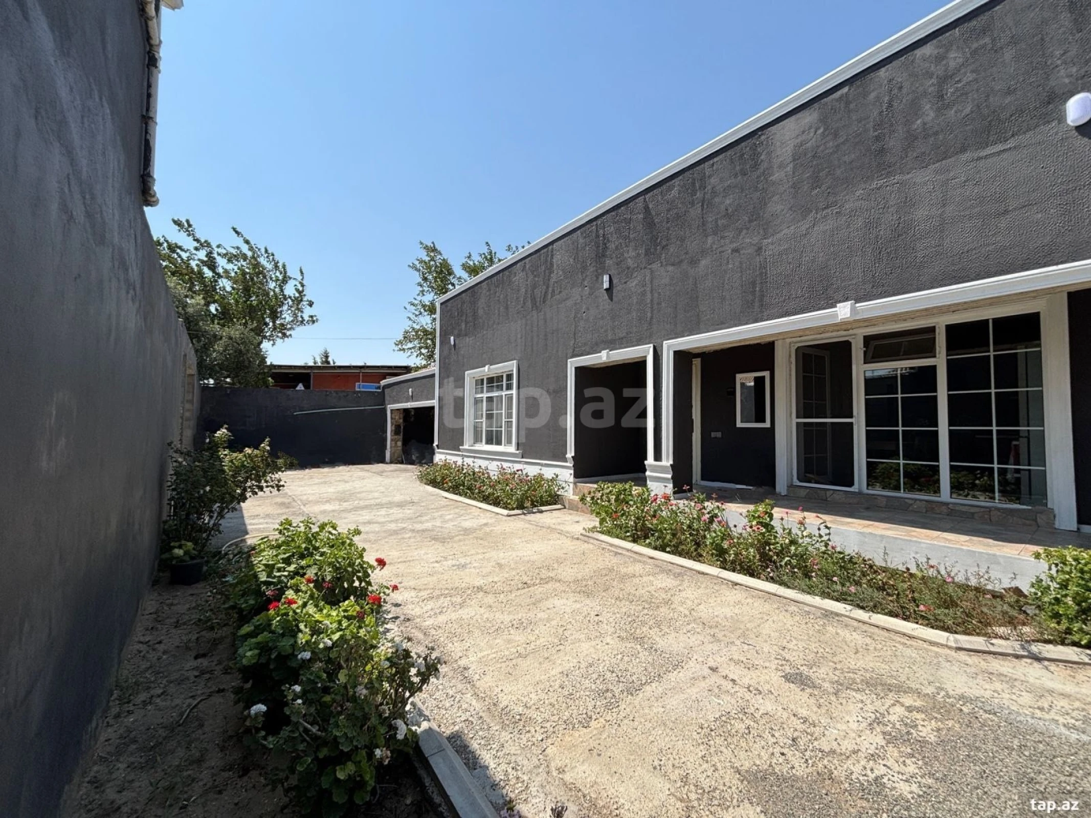 Satılır 4 otaqlı həyət evi