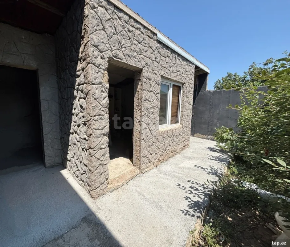 Satılır 4 otaqlı həyət evi