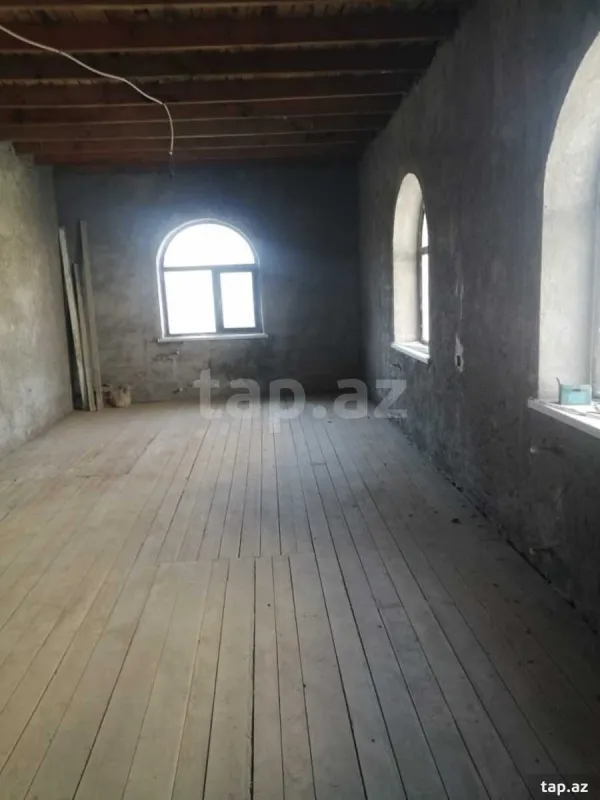 Satılır 5 otaqlı həyət evi