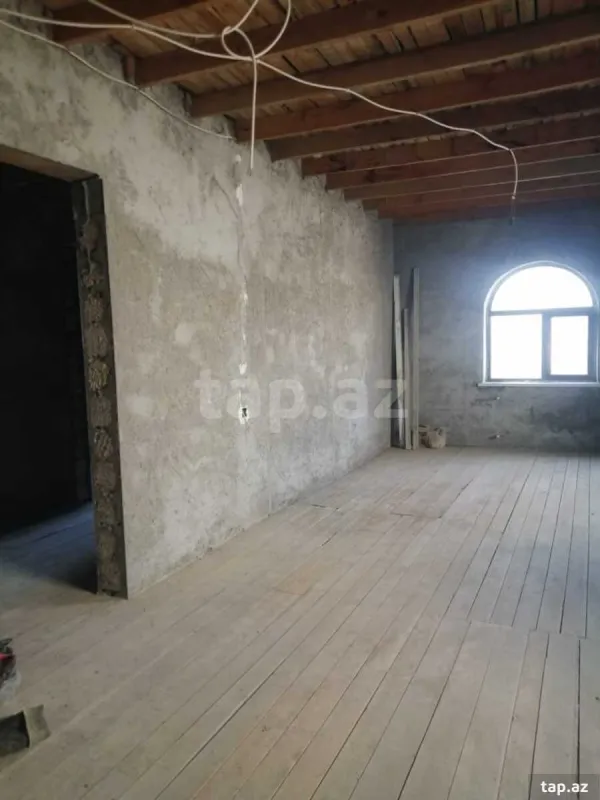 Satılır 5 otaqlı həyət evi