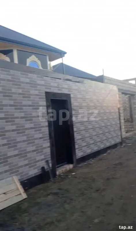 Satılır 4 otaqlı həyət evi