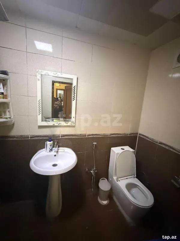 Satılır 6 otaqlı həyət evi