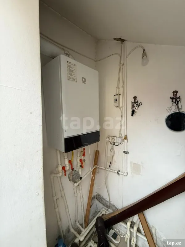 Satılır 6 otaqlı həyət evi