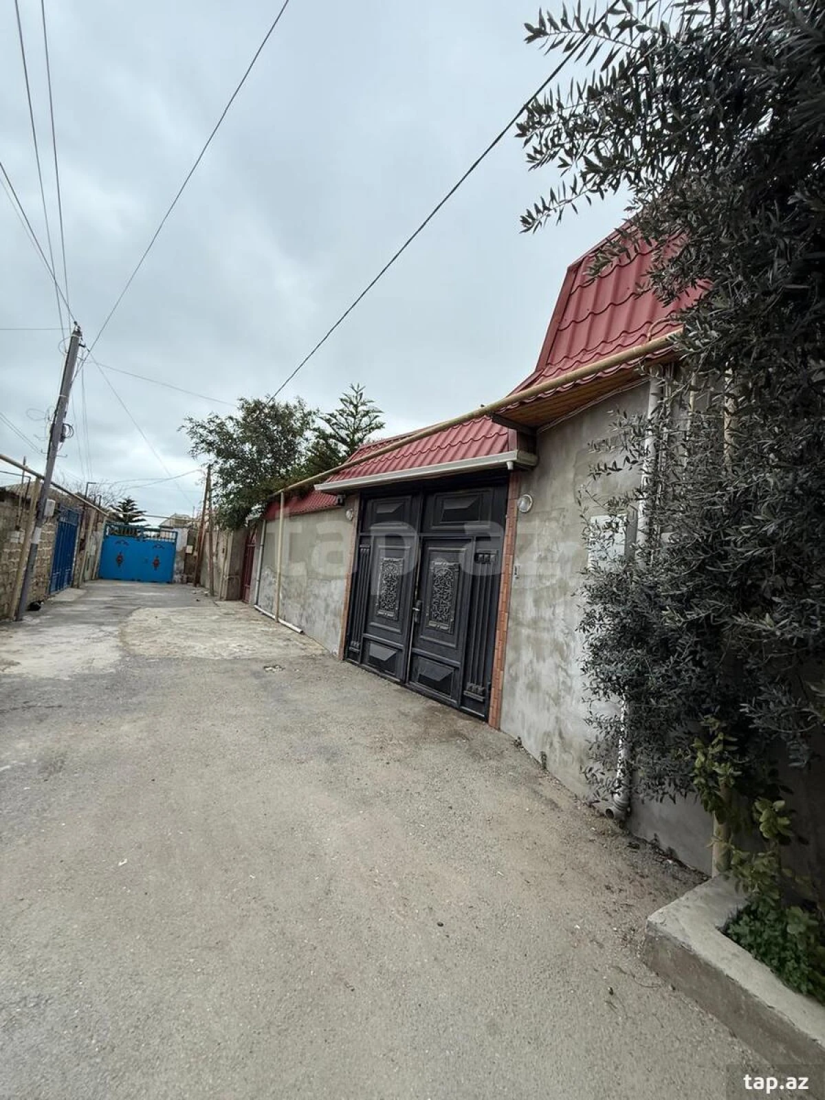 Satılır 6 otaqlı həyət evi