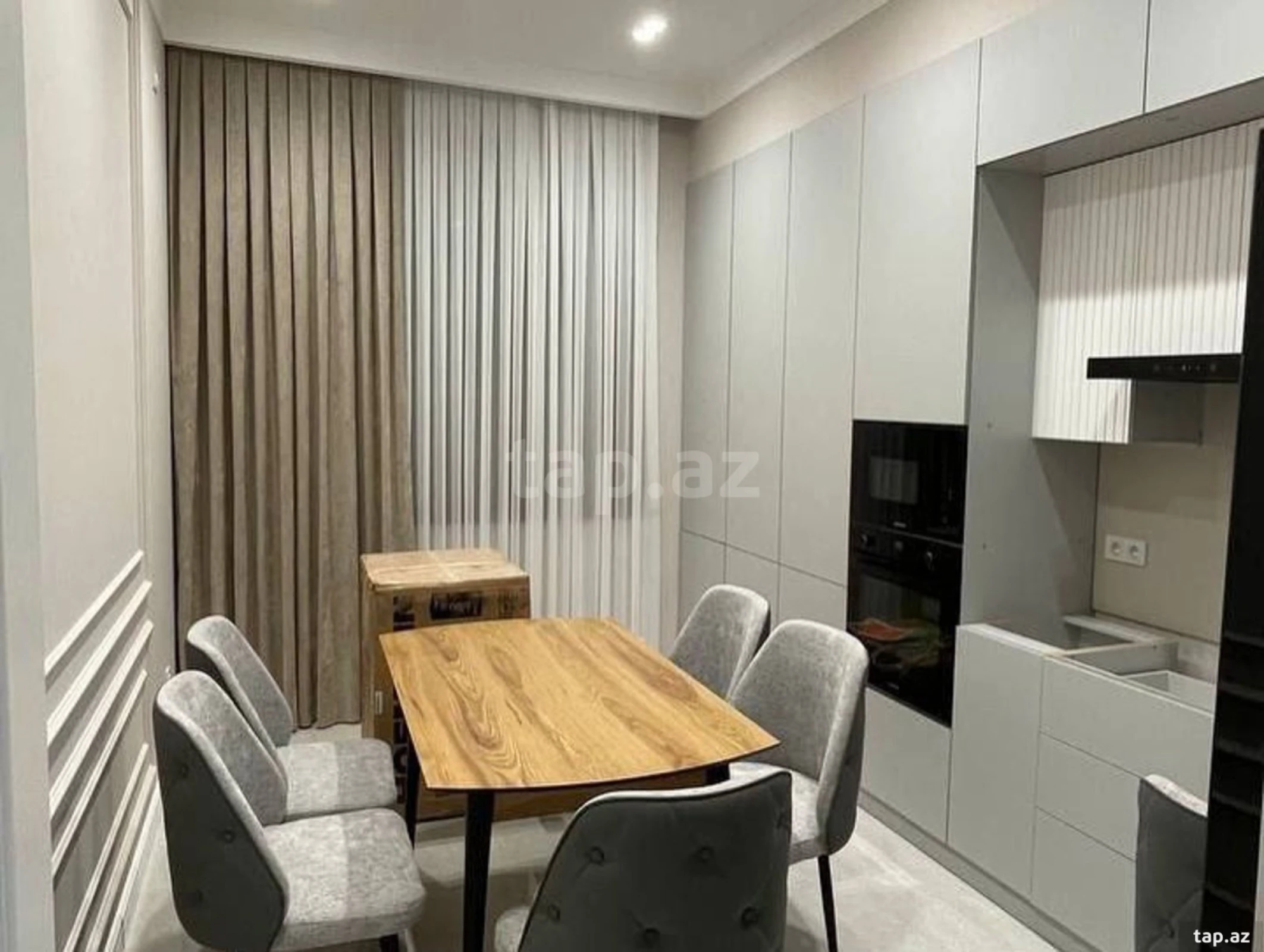 Kirayə verilir 3 otaqlı yeni tikili 160 m²