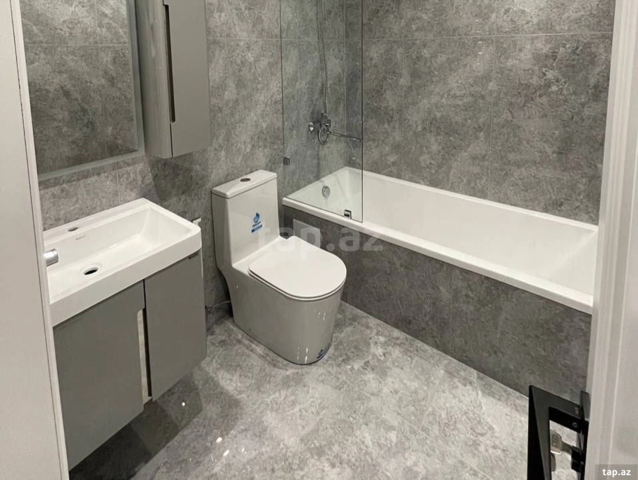 Kirayə verilir 3 otaqlı yeni tikili 160 m²