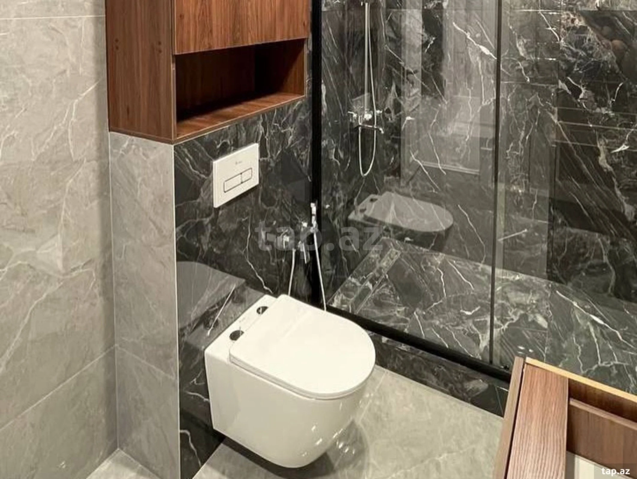 Kirayə verilir 3 otaqlı yeni tikili 160 m²