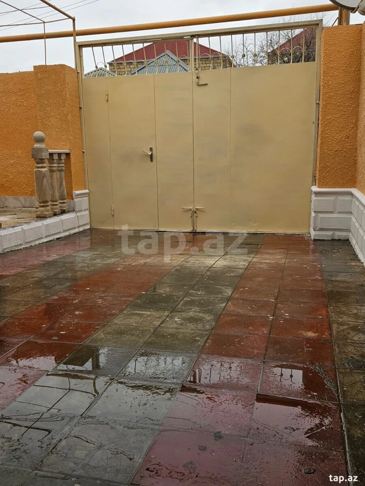 Satılır 4 otaqlı həyət evi