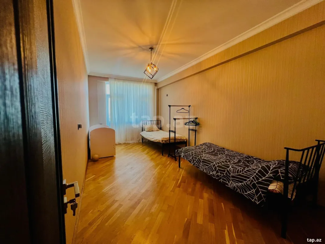 Satılır 3 otaqlı yeni tikili 145 m²