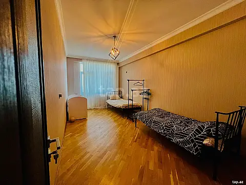 Satılır 3 otaqlı yeni tikili 145 m²