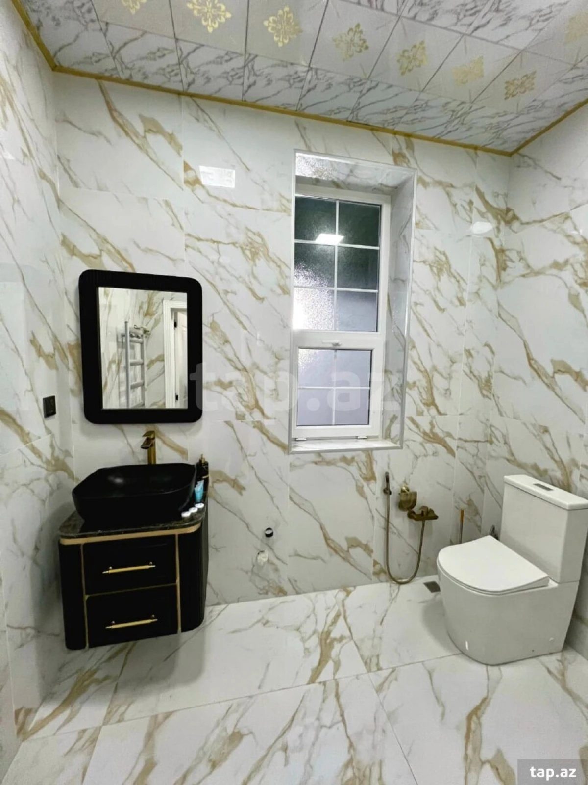 Satılır 8 otaqlı həyət evi