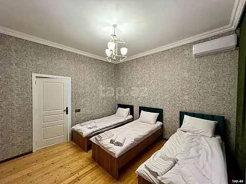 Satılır 8 otaqlı həyət evi