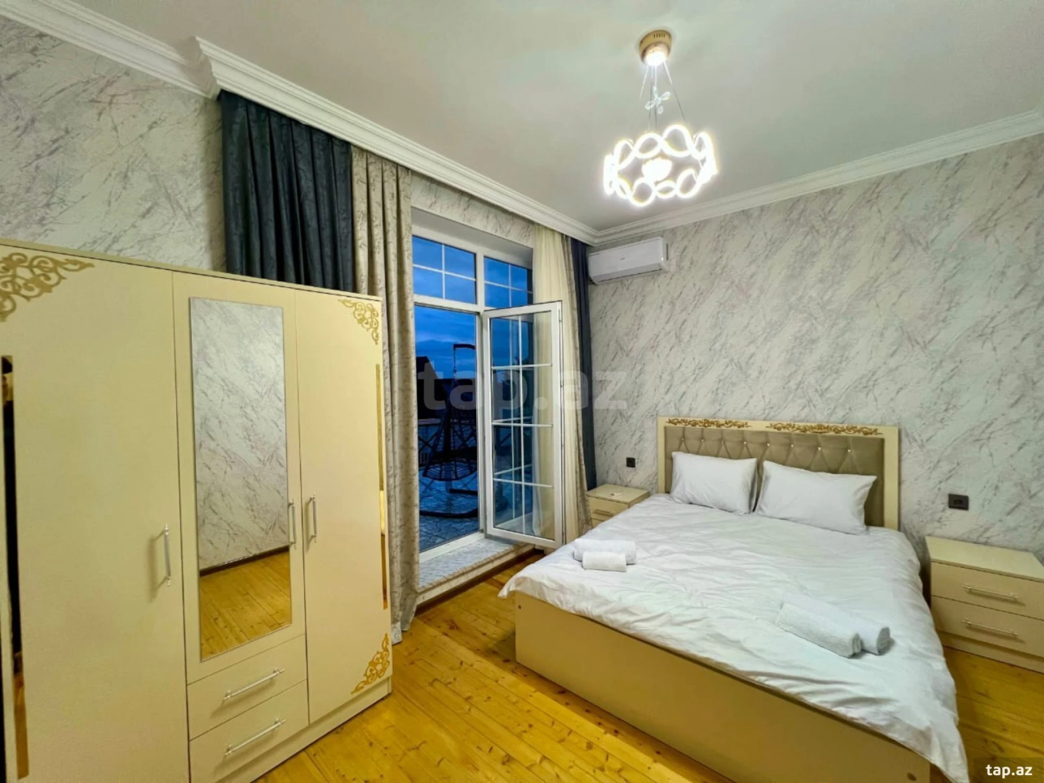 Satılır 8 otaqlı həyət evi