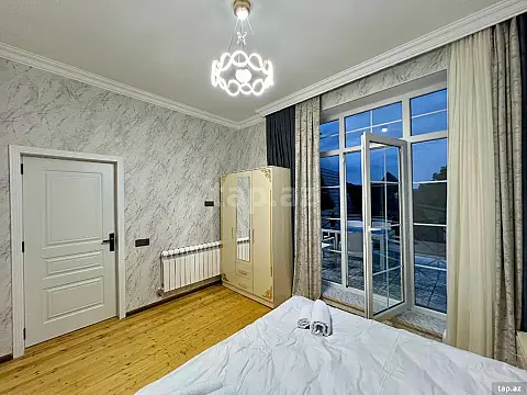 Satılır 8 otaqlı həyət evi