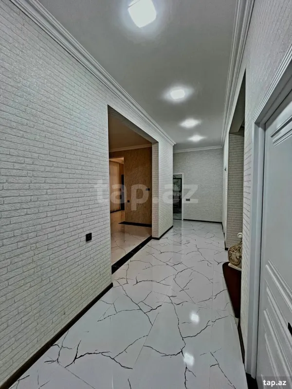 Satılır 8 otaqlı həyət evi