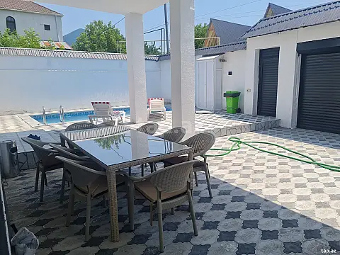 Satılır 8 otaqlı həyət evi