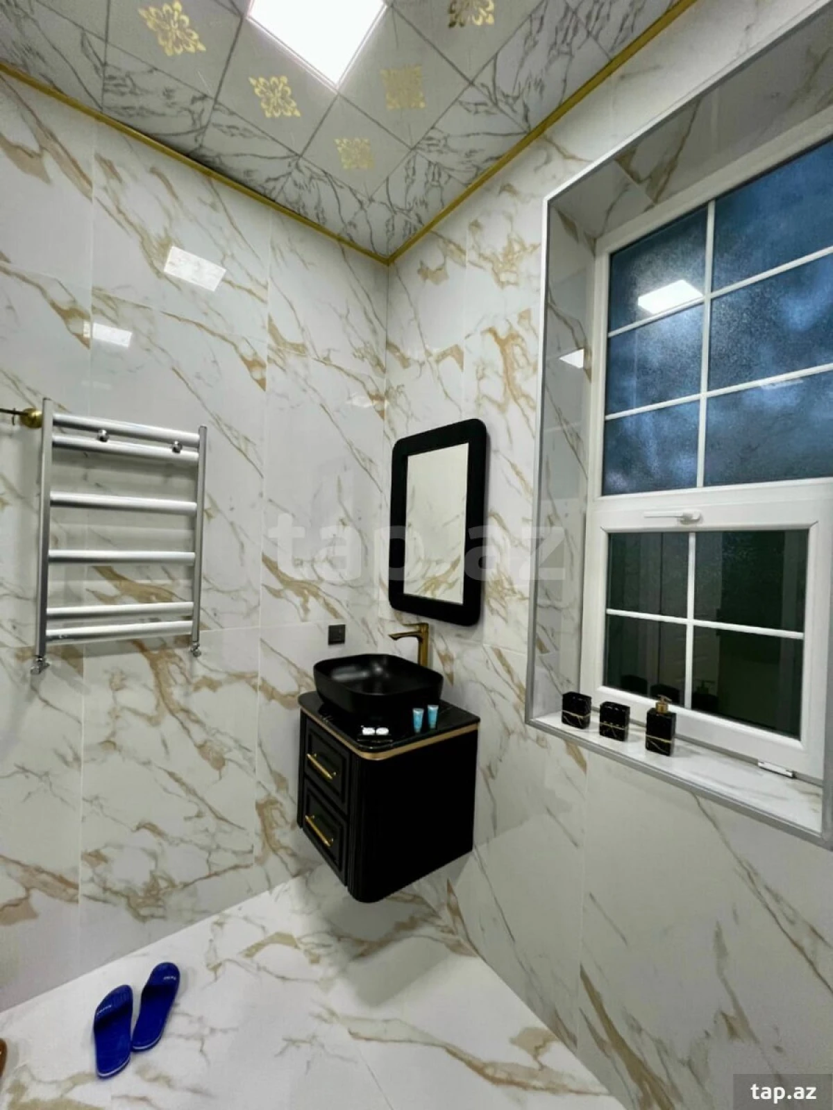 Satılır 8 otaqlı həyət evi