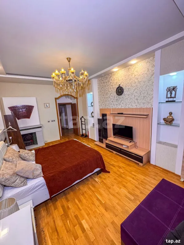 Kirayə verilir 4 otaqlı mənzil 205 m²