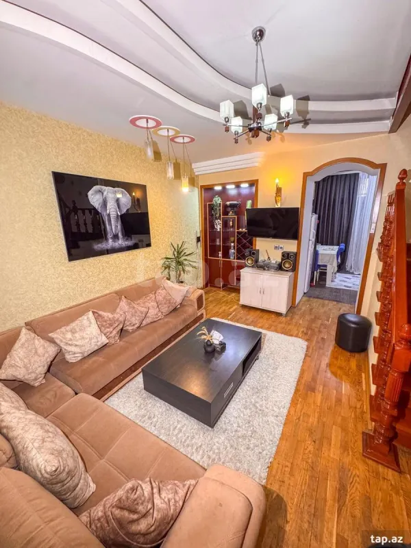 Kirayə verilir 4 otaqlı mənzil 205 m²