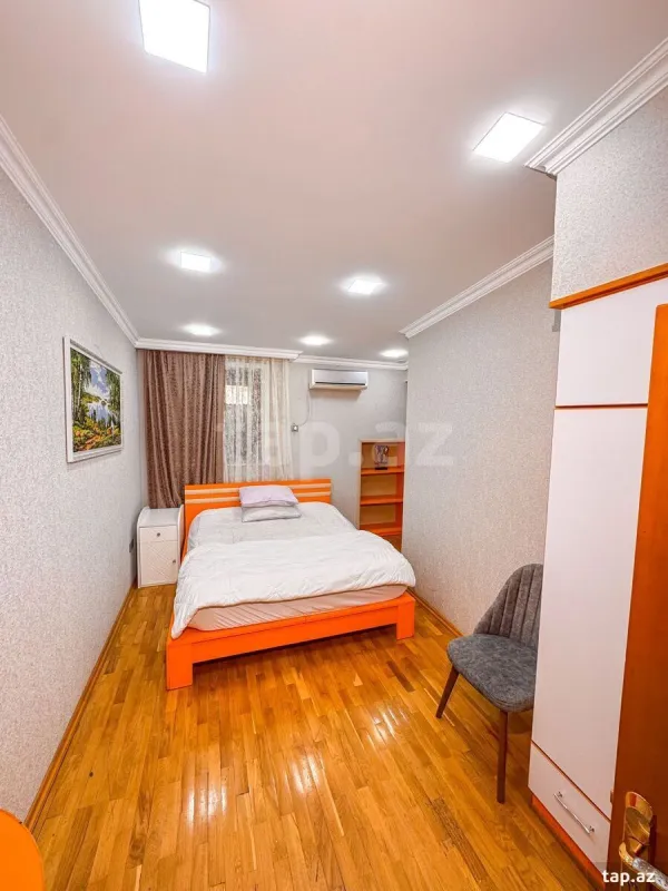 Kirayə verilir 4 otaqlı mənzil 205 m²