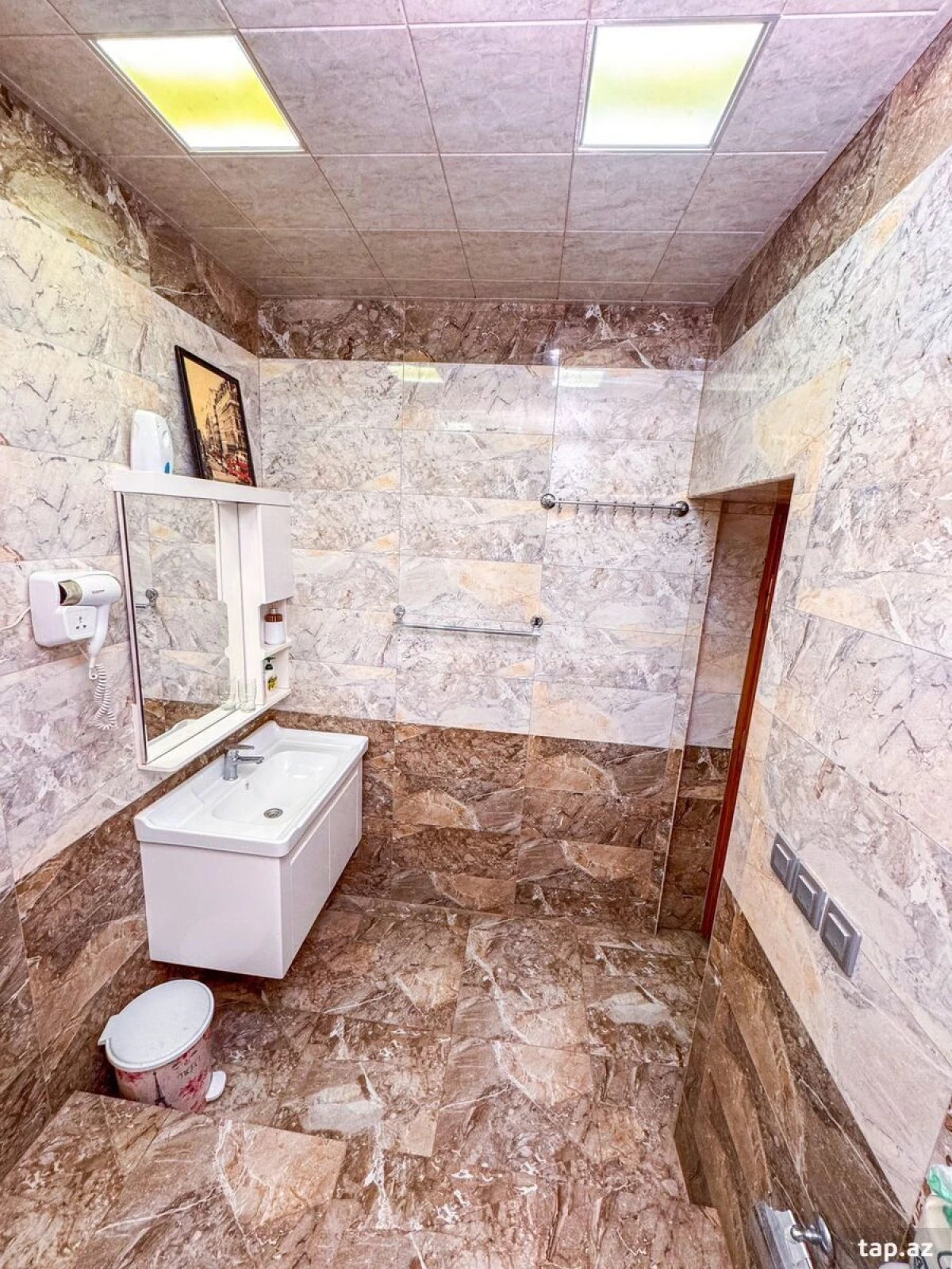 Kirayə verilir 4 otaqlı mənzil 205 m²