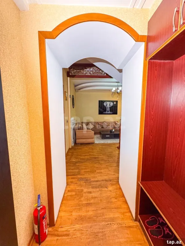 Kirayə verilir 4 otaqlı mənzil 205 m²