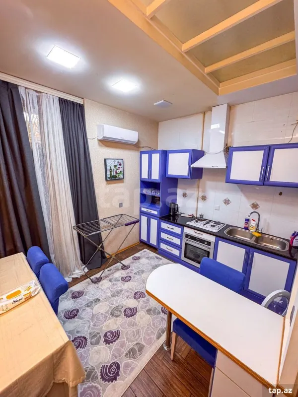 Kirayə verilir 4 otaqlı mənzil 205 m²