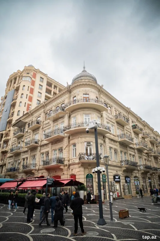 Kirayə verilir 4 otaqlı mənzil 205 m²