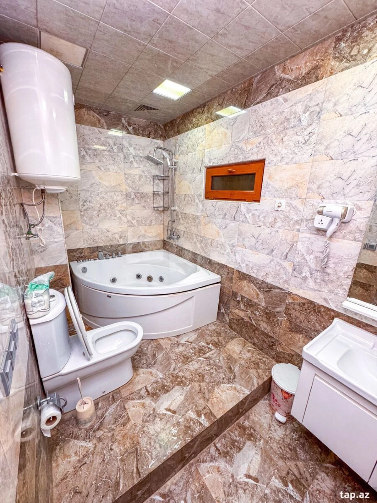 Kirayə verilir 4 otaqlı mənzil 205 m²