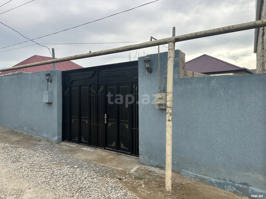 Satılır 3 otaqlı həyət evi 250 m²