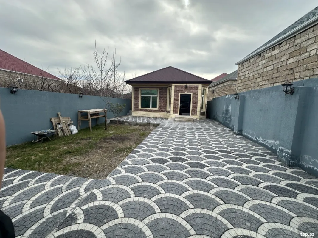 Satılır 3 otaqlı həyət evi 250 m²