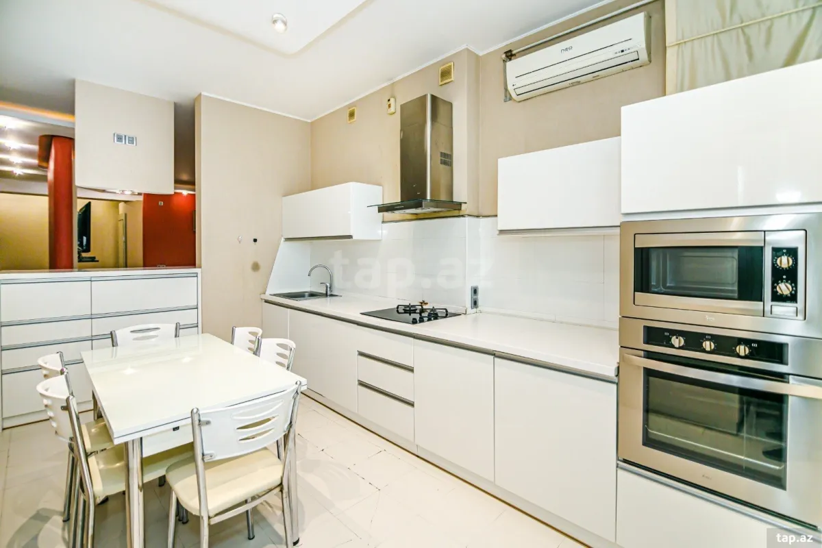 Kirayə verilir 4 otaqlı yeni tikili 200 m²