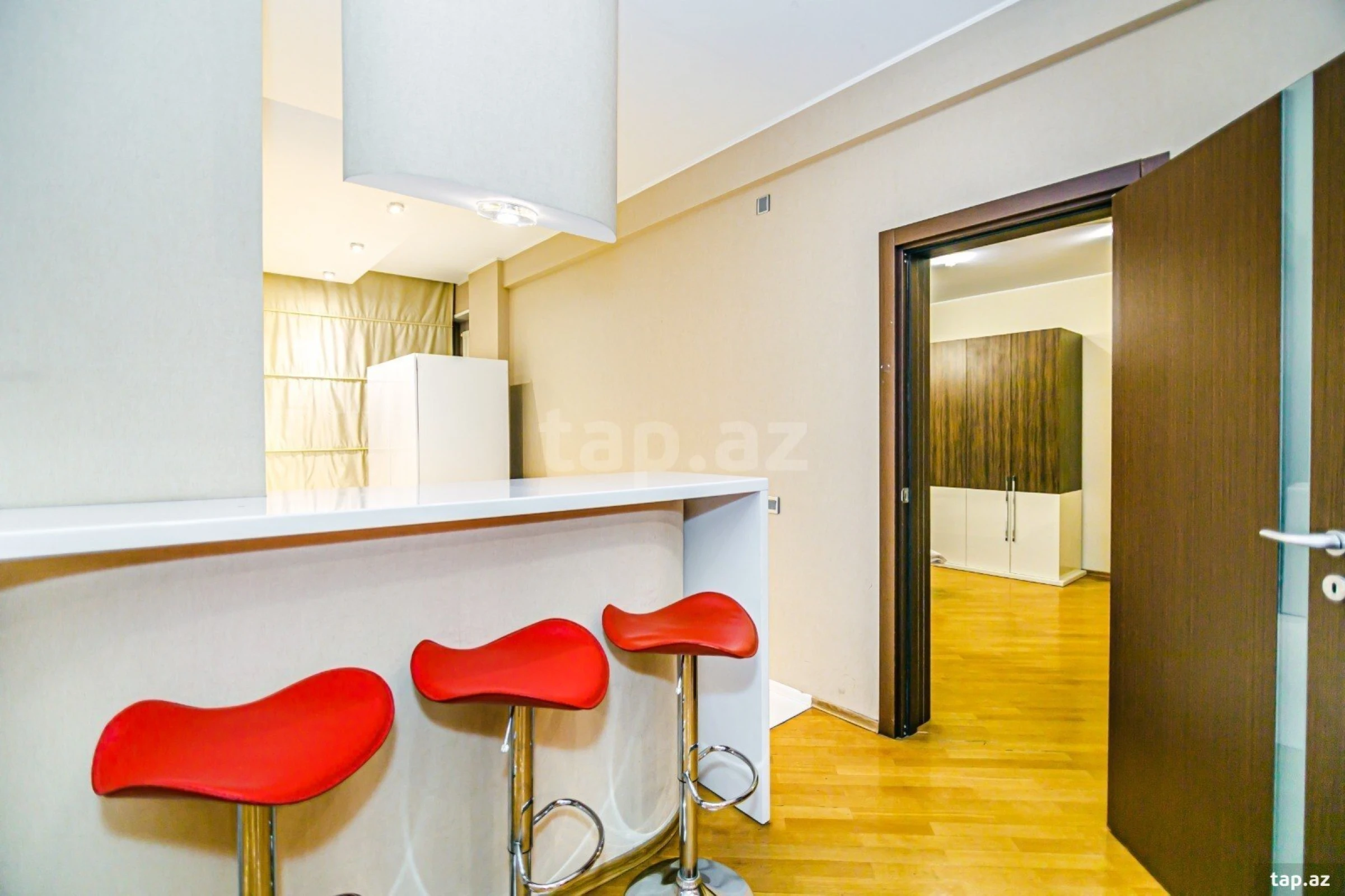 Kirayə verilir 4 otaqlı yeni tikili 200 m²