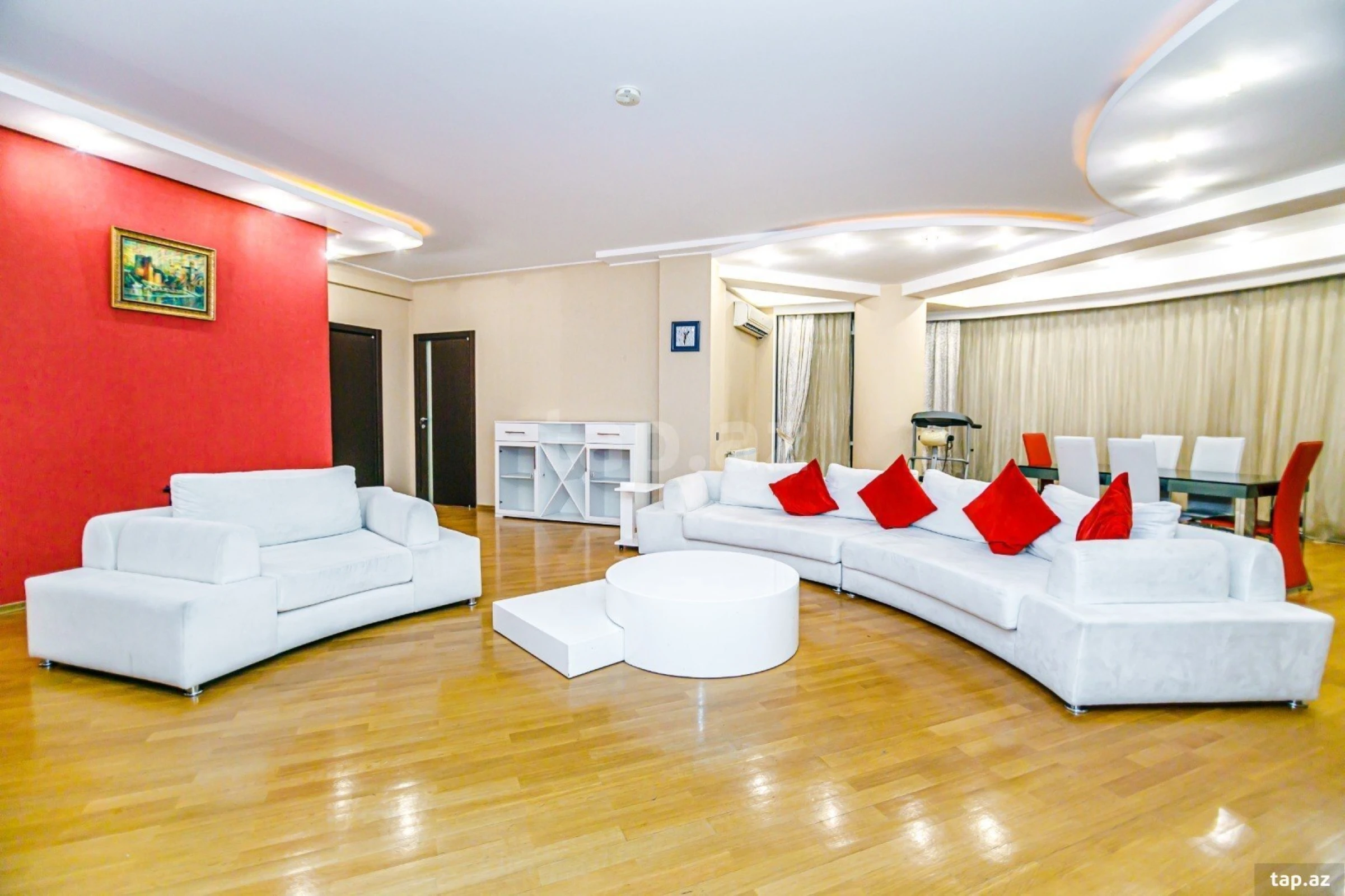 Kirayə verilir 4 otaqlı yeni tikili 200 m²