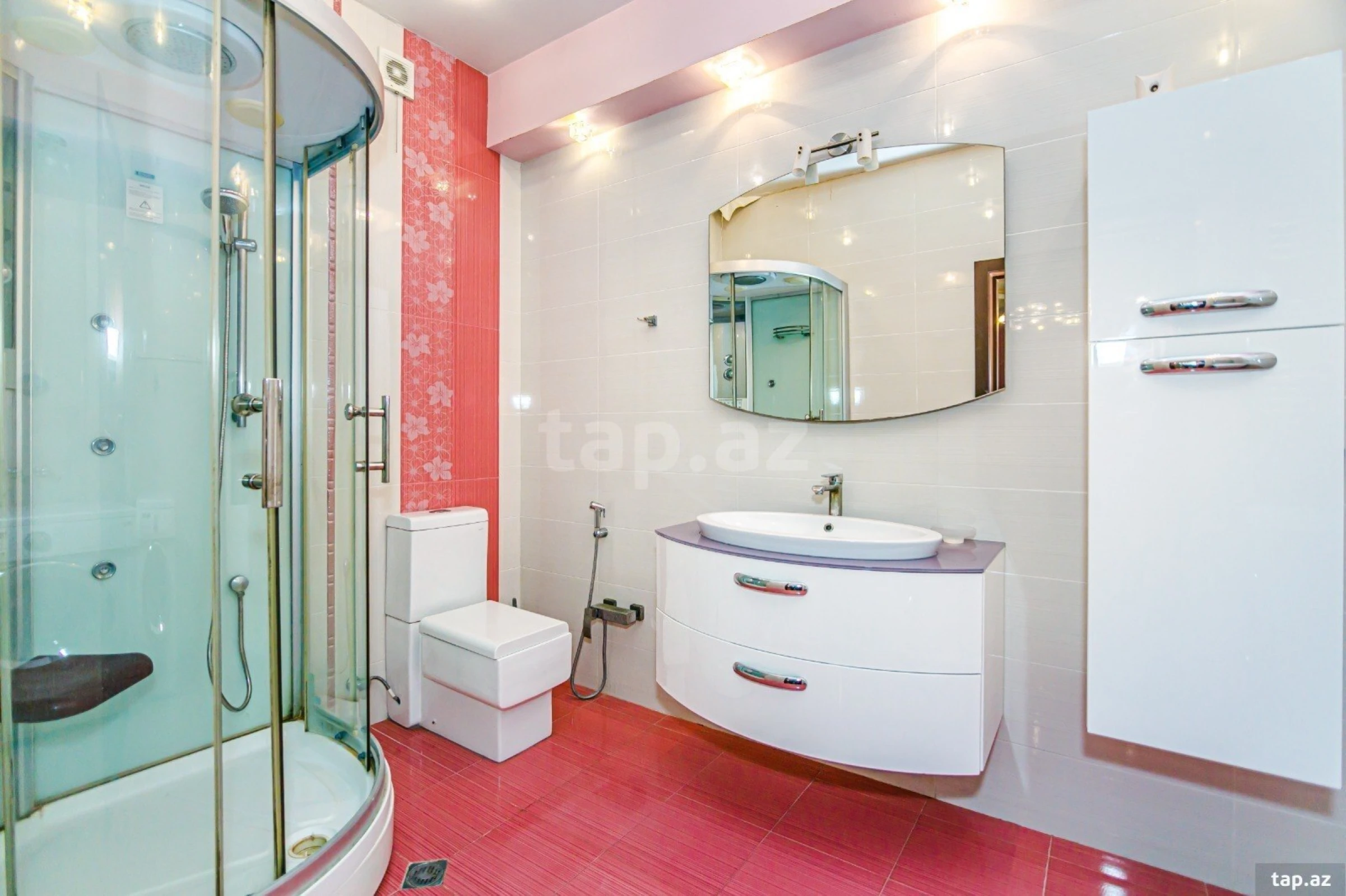 Kirayə verilir 4 otaqlı yeni tikili 200 m²