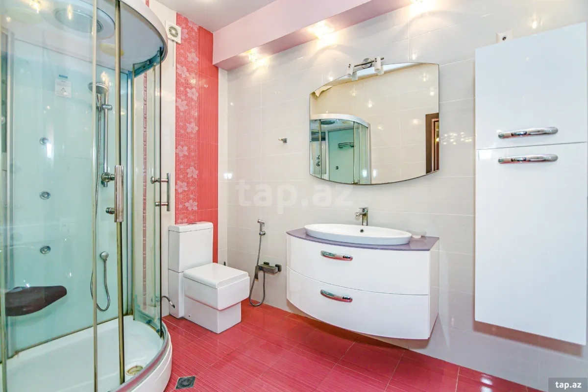 Kirayə verilir 4 otaqlı yeni tikili 200 m²