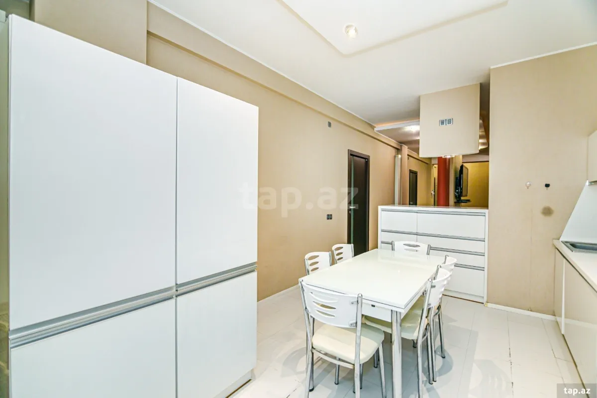 Kirayə verilir 4 otaqlı yeni tikili 200 m²