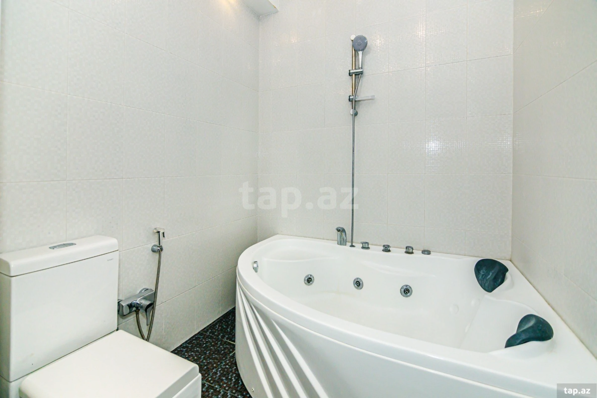 Kirayə verilir 4 otaqlı yeni tikili 200 m²