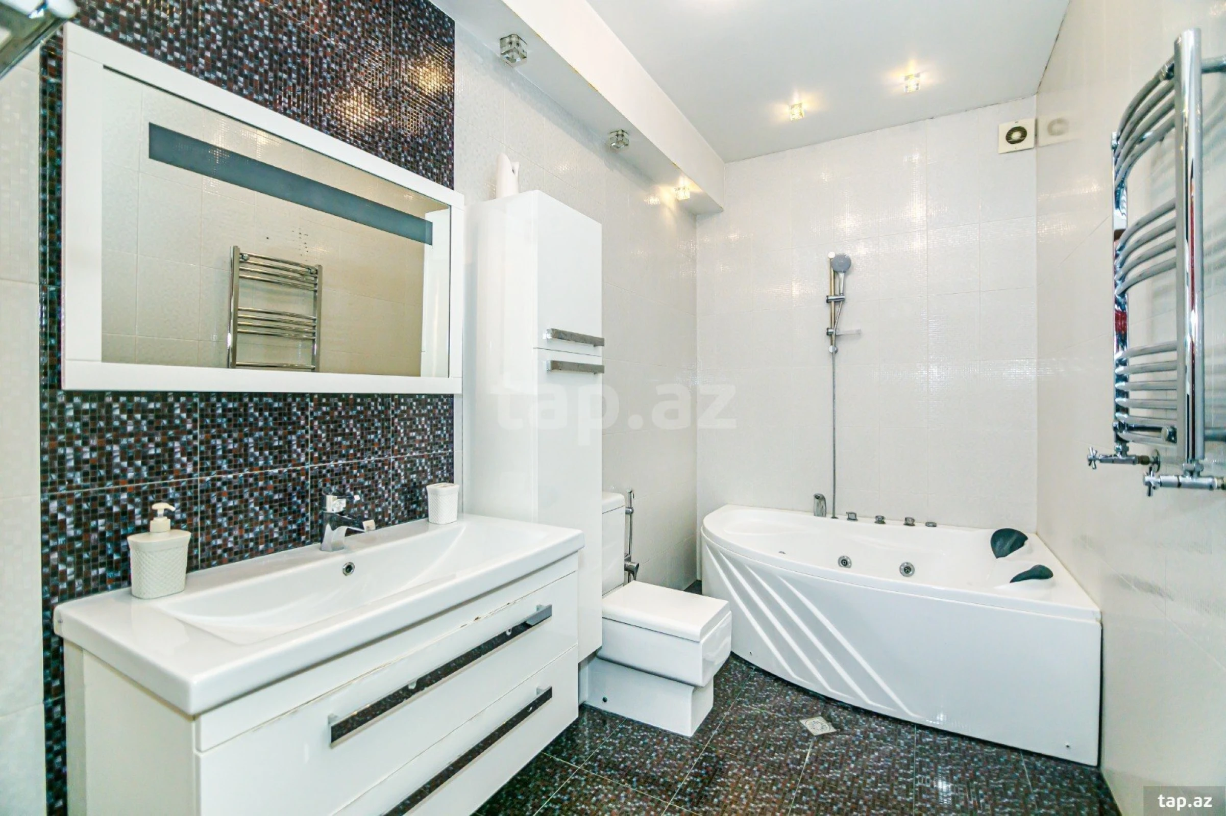 Kirayə verilir 4 otaqlı yeni tikili 200 m²