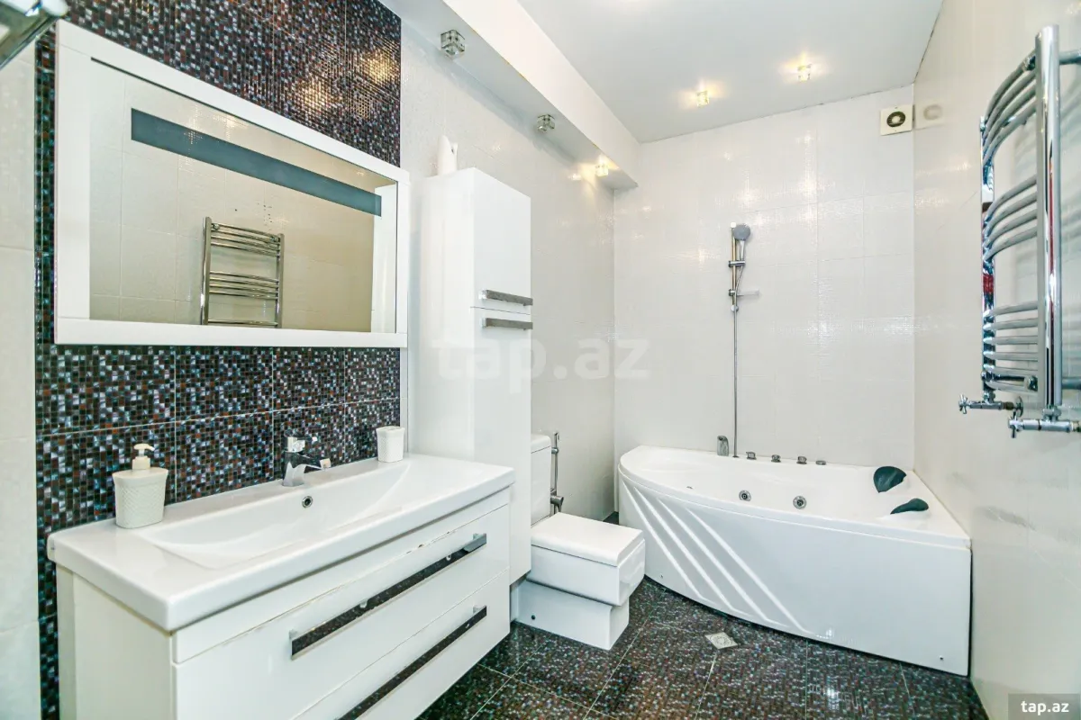 Kirayə verilir 4 otaqlı yeni tikili 200 m²